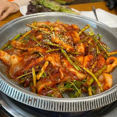 반찬 없을 때 얼큰한 오징어 마늘쫑 볶음